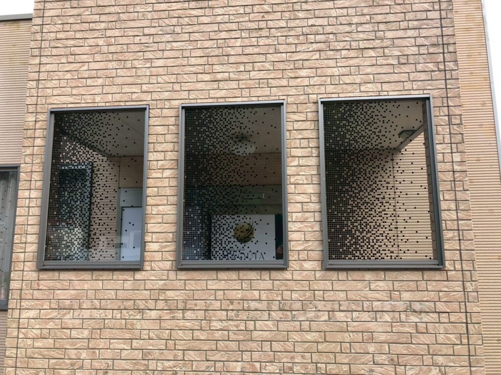 佐伯市｜店舗ガラスフィルム施工