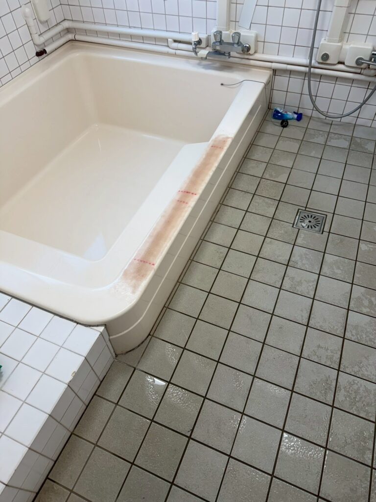 延岡市｜住宅浴槽のひび割れ補修